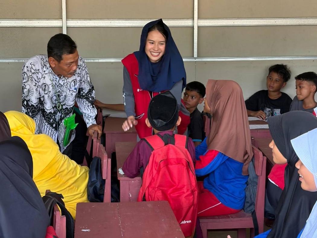 Inspiratif! Maudy Ayunda Bangun Ruang Belajar Sementara di Aceh Timur