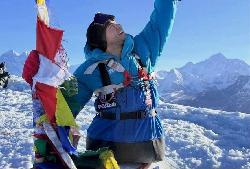 Salut! Cacat Tak Punya Kaki, Pria Ini Taklukkan Puncak Gunung Everest