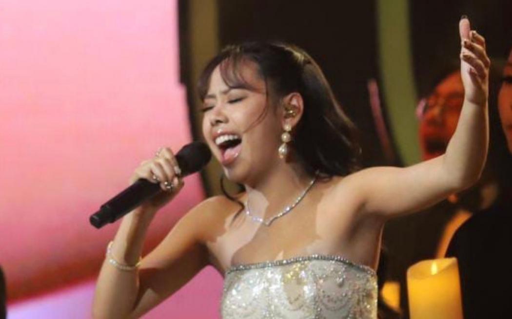 Bawakan Lagu You Raise Me Up, Celyna Bikin Juri Indonesian Idol Merinding: Suaranya Kelas Streaming Digital
