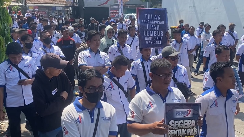 Karyawan Minimarket di Jombang Demo Tolak Penghapusan Upah Lembur Hari Libur Nasional