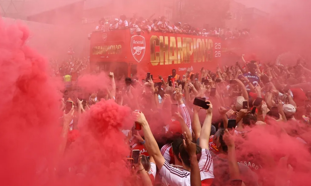 Parade Juara Arsenal Ricuh: 75 Fans Dievakuasi, 16 Ditangkap, Satu Orang Ditusuk