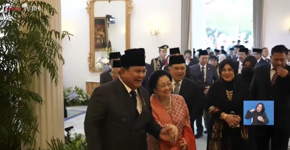 Momen Akrab Prabowo Gandeng Tangan Megawati hingga Tertawa Bersama