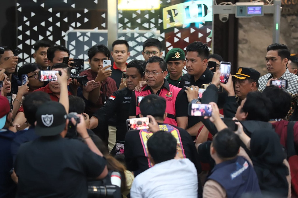 Penampakan 2 Eks Wakil Kepala BGN Kenakan Rompi Tahanan Kejagung