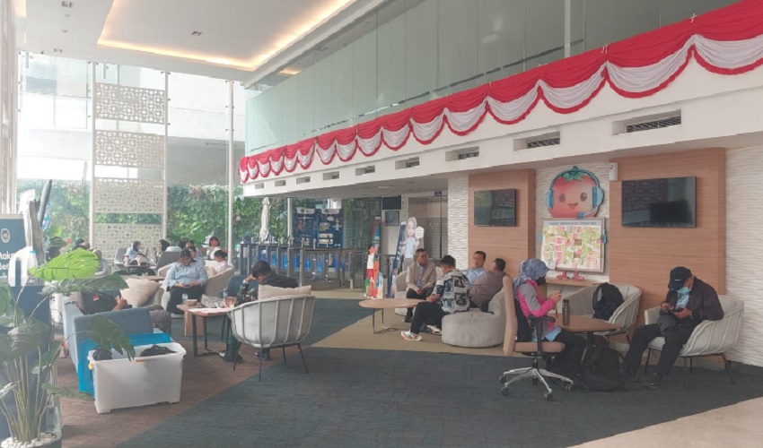 Gerbang Kantor BGN Ditutup di Tengah Isu Penggeledahan, Pegawai Menunggu di Lobi