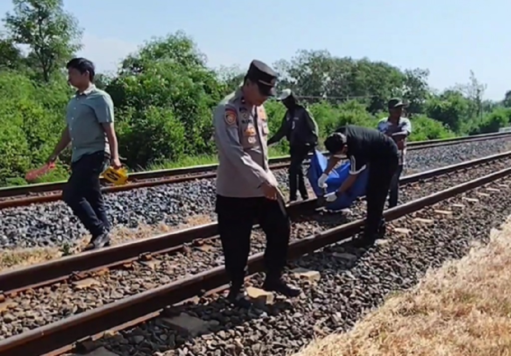 Kronologi Pria di Cirebon Tewas Tertabrak KA Harina, Sempat Share Loc ke Istri