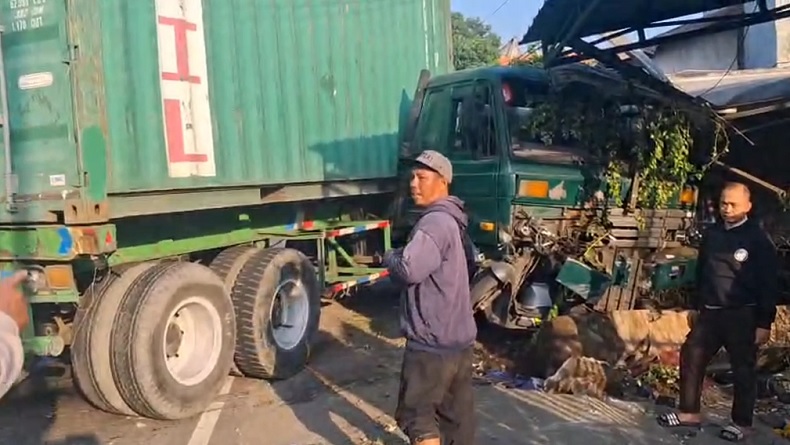 Kecelakaan Beruntun 4 Kendaraan di Sidoarjo, 2 Orang Tewas