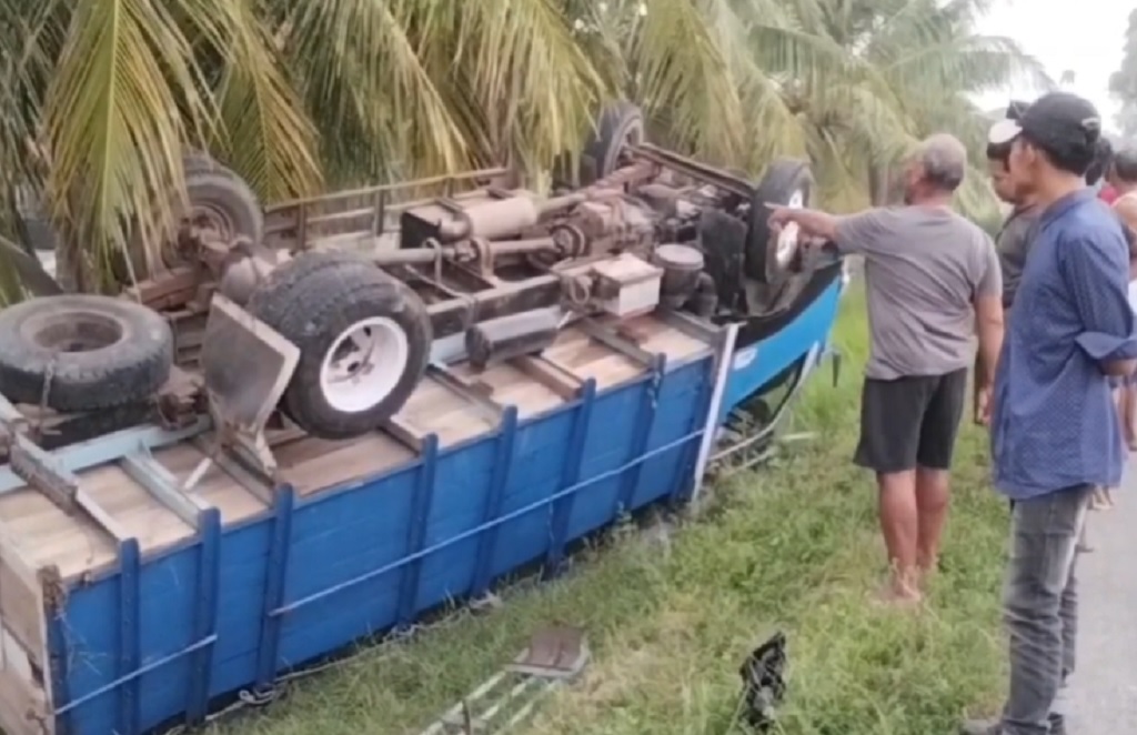 Truk Angkut Rombongan Seni Kuda Renggong Terbalik di Sumedang, 2 Luka Berat