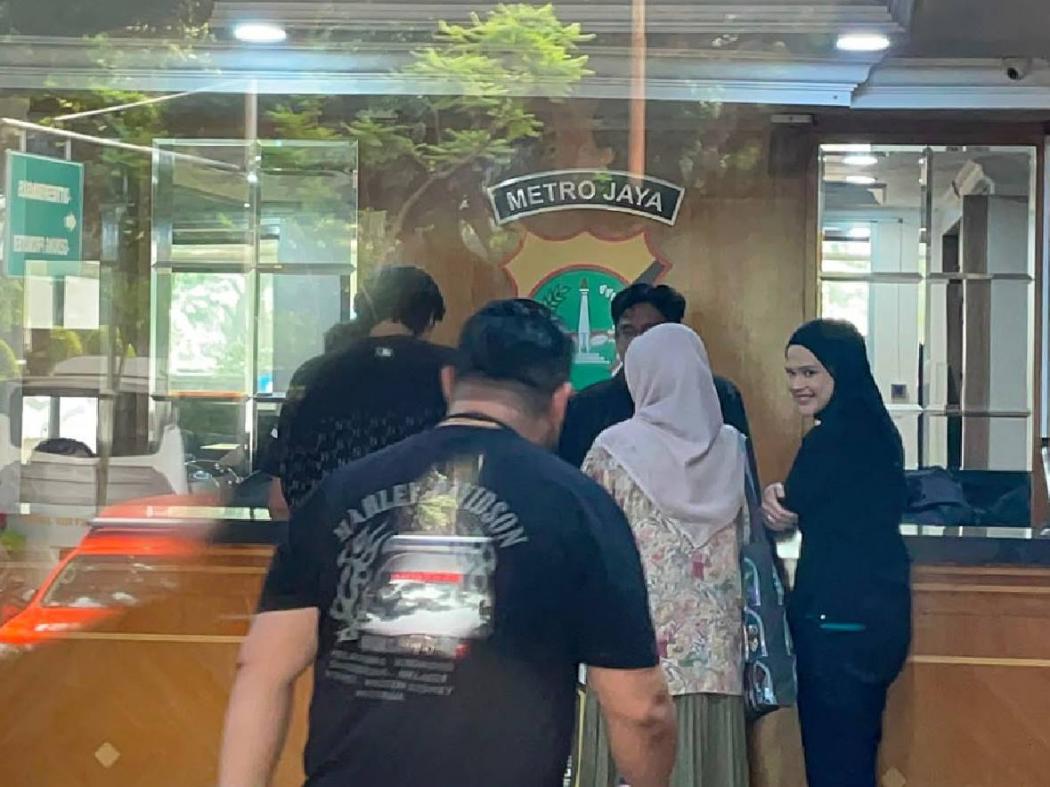 Kaget! Cut Meyriska dan Roger Danuarta Ikut Diperiksa Polda Metro Jaya Imbas Kasus Hanania Travel