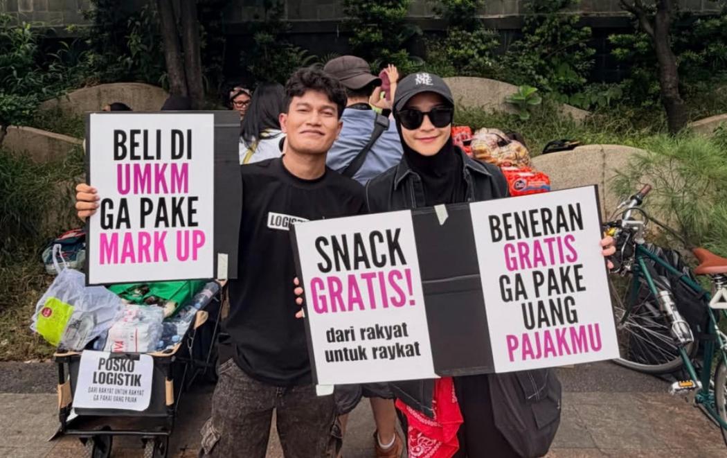 Zaskia Adya Mecca Jadi Relawan Aksi Mahasiswa di Bundaran HI, Bawa 3 Ambulans 