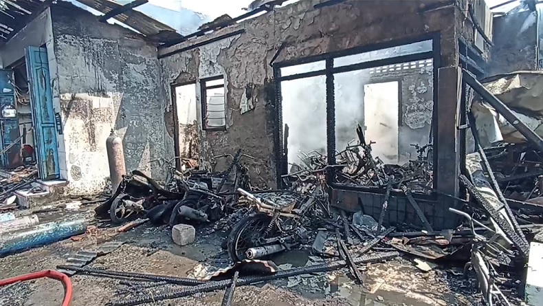 Kebakaran Rumah dan Usaha Rental Mobil di Kendal, 8 Motor Hangus
