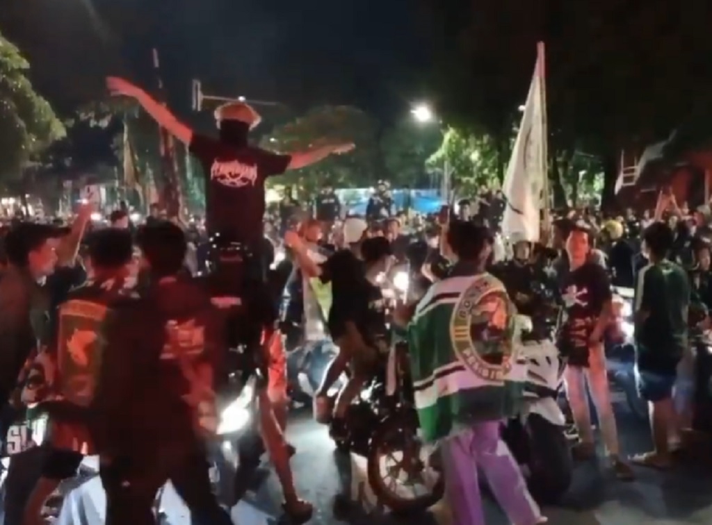 Tragis! 2 Remaja Dikeroyok Oknum Bonek saat Konvoi Ultah Persebaya, 1 Tewas