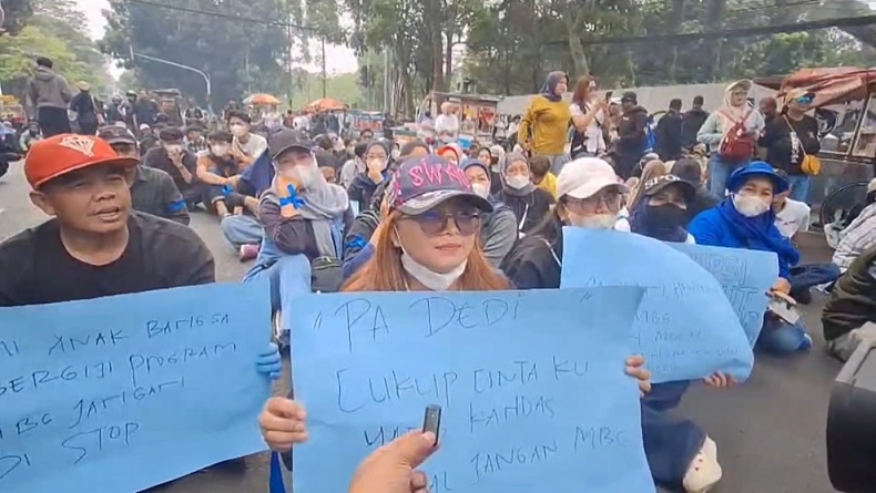 Relawan SPPG Unjuk Rasa di DPRD Jabar, Minta Jangan Hentikan Program MBG