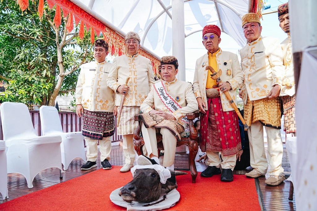 Jokowi bakal Safari ke Jateng, PDIP: Jangan Sombong Ganti Kandang Banteng Jadi Gajah