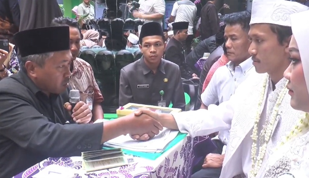 Haru dan Bahagia, Menag Nasaruddin Umar Hadiri Nikah Massal Gratis di Pemalang