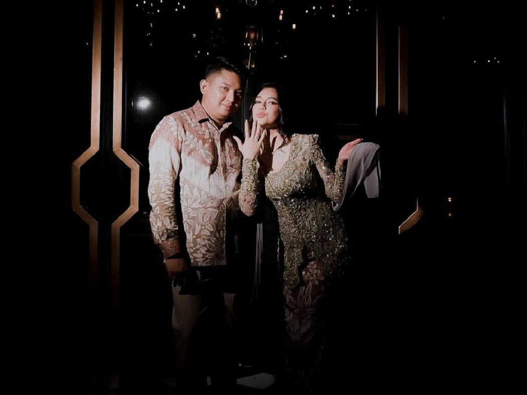 Selamat! DJ Una dan Andi Agum Resmi Tunangan