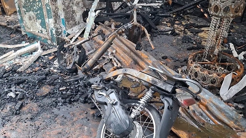 Kebakaran Rumah Pengusaha Pelaminan di Labuhanbatu, Perabot dan 2 Motor Hangus