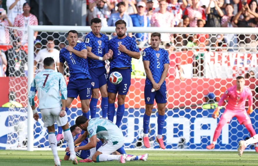 Ngilu! Momen Tendangan Roket Cristiano Ronaldo Kena Alat Vital Bek Kroasia
