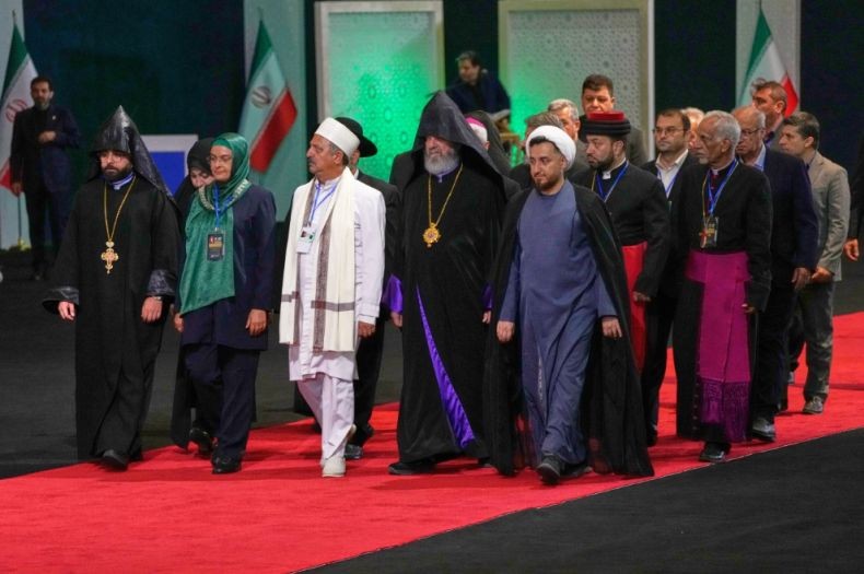 Ratusan Pejabat Berbagai Negara Hadiri Pemakaman Ali Khamenei di Teheran, Ada Pejabat Saudi