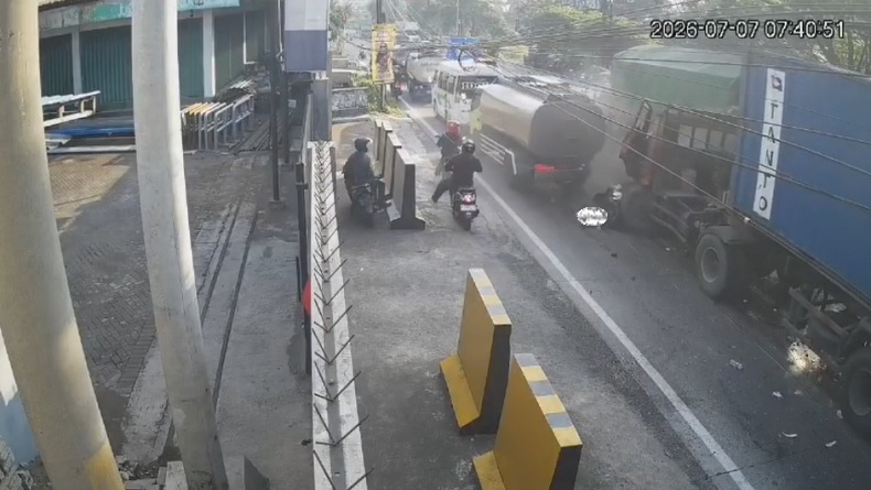 Truk Kontainer Rem Blong Tabrak Sejumlah Kendaraan di Pasuruan, 3 Orang Tewas 5 Luka
