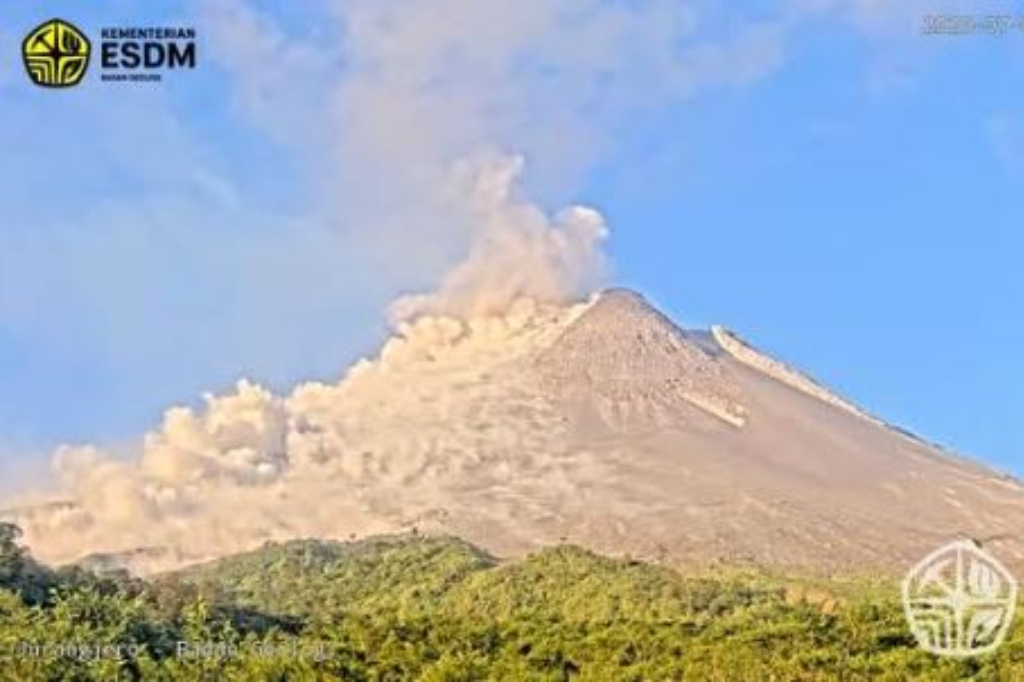 Gunung Merapi Luncurkan Awan Panas Guguran Sejauh 2 Km, Warga Diminta Waspada