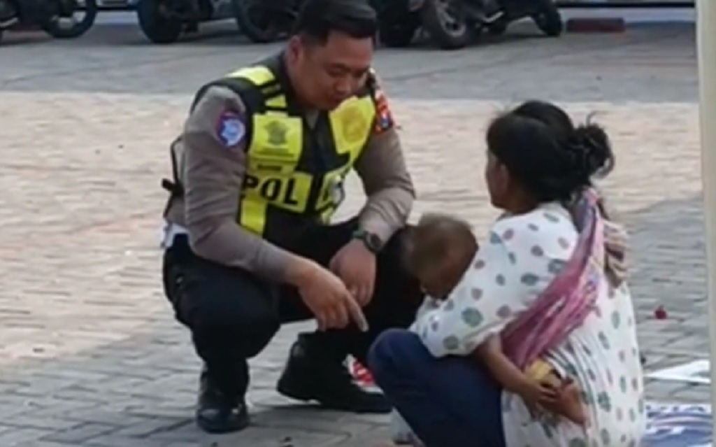 Viral! Ibu asal Probolinggo Nekat Bawa 2 Balita Ngemis dan Tidur di SPBU Sidoarjo