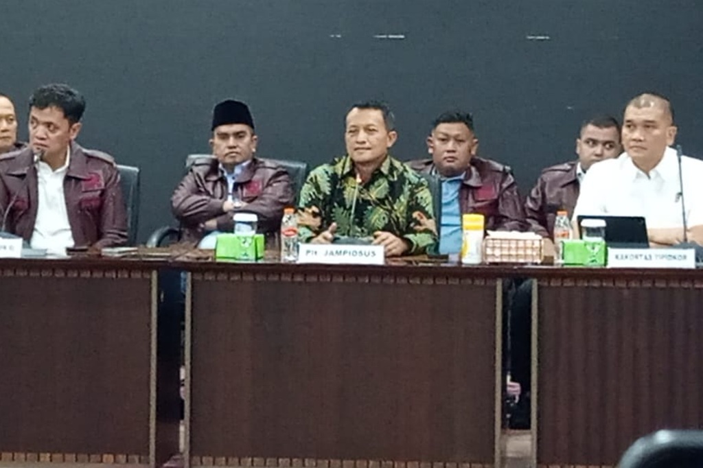 Eks Jampidsus Febrie Adriansyah Tersangka, 3 Kasus Korupsi Besar Dilimpahkan ke Kejagung