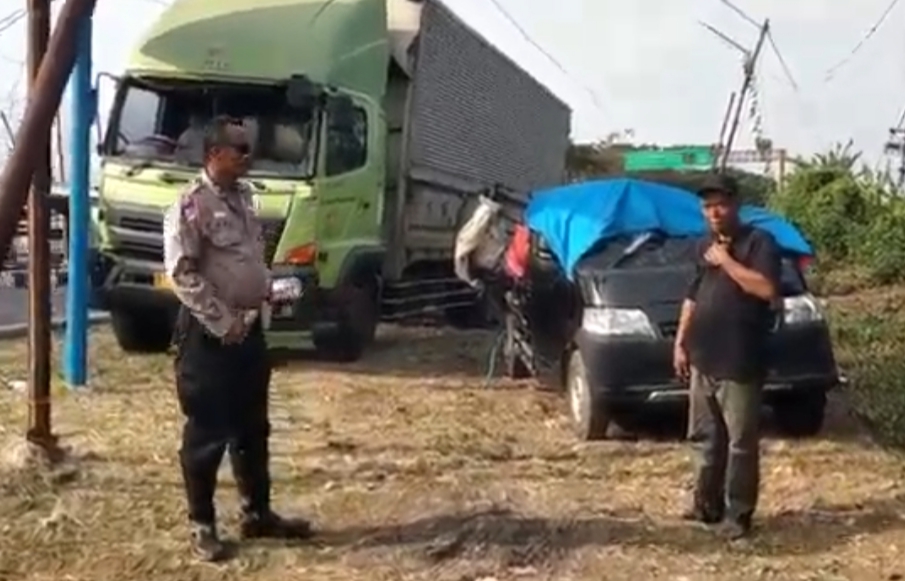 Detik-Detik Kecelakaan Truk Tronton Tabrak Pikap Tewaskan 11 Orang di Indramayu
