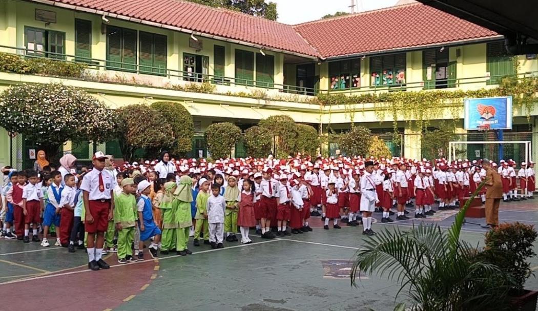 Begini Suasana Hari Pertama Siswa Masuk Sekolah, Diramaikan Orang Tua Murid Baru