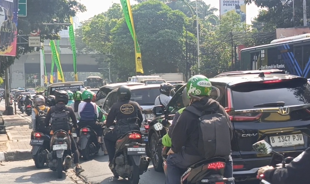 Arus Lalin di Kawasan Pancoran Macet Parah Pagi Ini di Hari Pertama Sekolah
