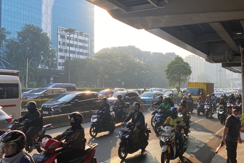 Hari Pertama Sekolah, Lalu Lintas Simpang Cawang hingga MT Haryono Macet