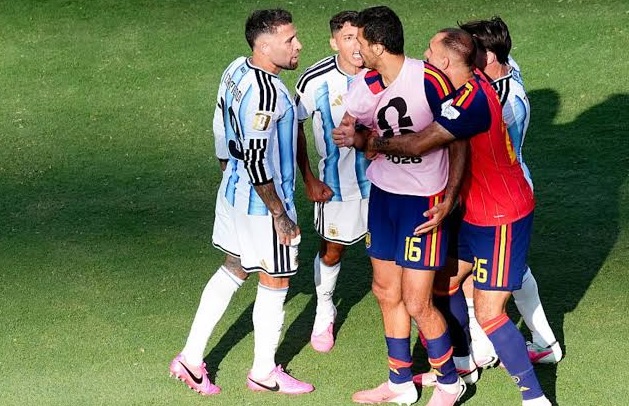 Isi Percakapan Panas Nicolas Otamendi dan Rodri Terbongkar, Netizen Heboh!