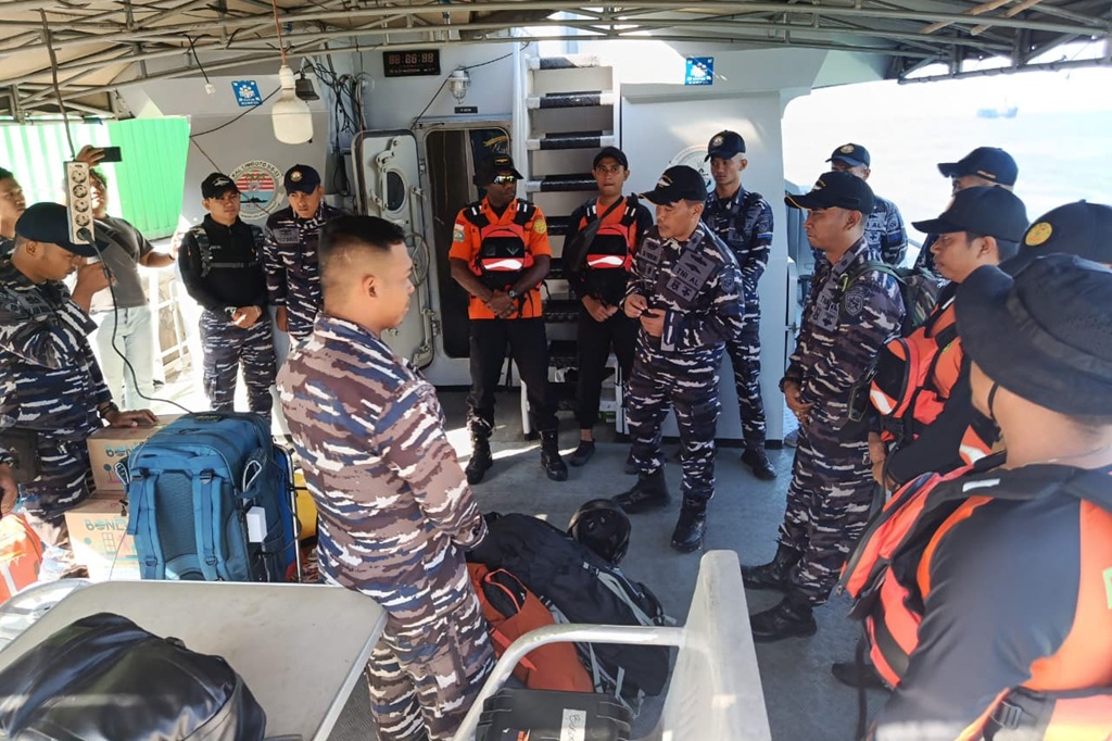 Kapal Bawa 11 Turis Asing Tenggelam di Teluk Tomini Sulteng, Nakhoda Masih Hilang