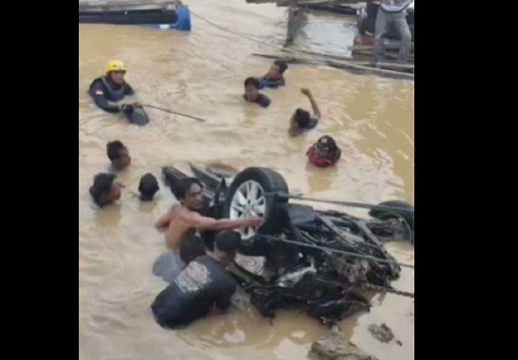 Kecelakaan Maut Travel Terjun ke Sungai di Mersam Batanghari, 1 Tewas 2 Luka-Luka