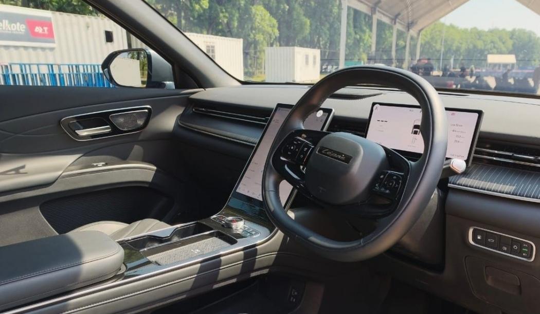 Jangan Panik, Begini Cara Mencegah Setir Mobil Terkunci saat Parkir