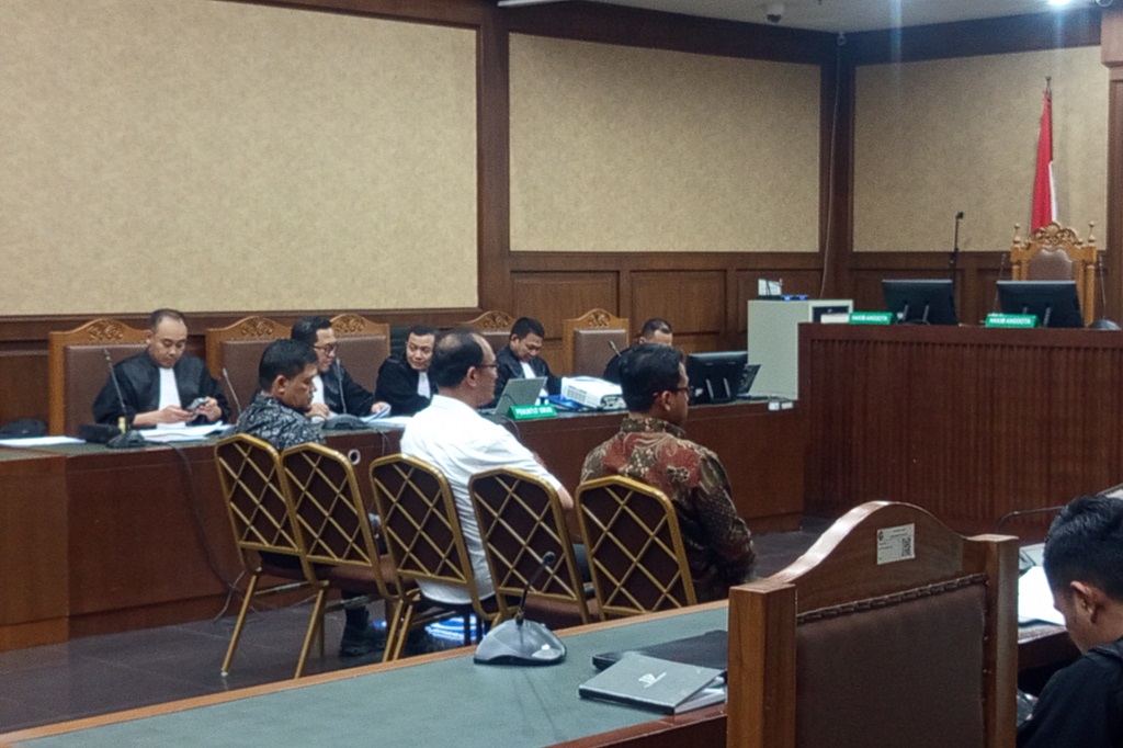 Eks Pejabat Bea Cukai Akui Pakai Batik Hasil Suap di Sidang: Cenderamata Perpisahan