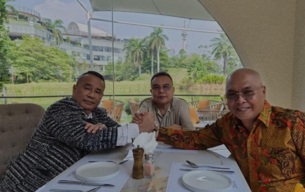 Dilaporkan ke Polisi, Hotman Paris Salam Komando dengan Ketum PWI di Hadapan Dasco