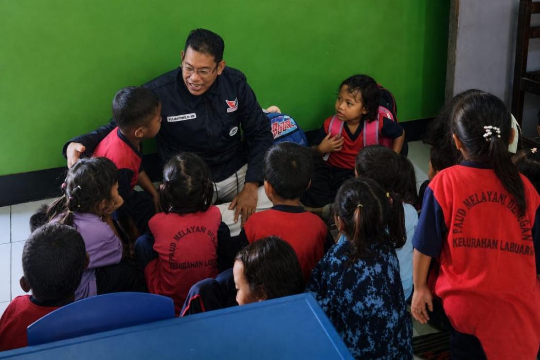 Jaga Asa Anak-Anak Lombok Barat, Dr Syam Gagas Gerakan Ayo Sekolah