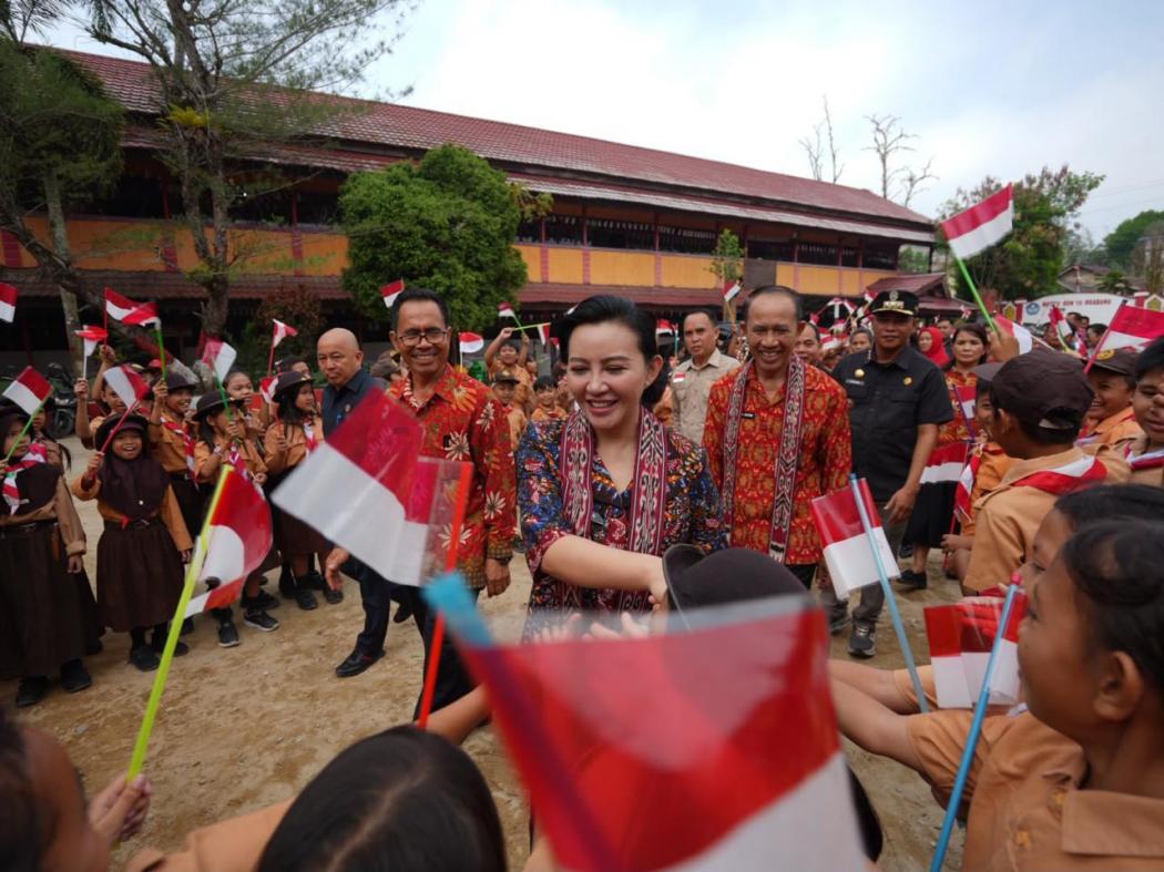 Bupati Landak Komitmen Pertahankan Guru PPPK: Kalau Dirumahkan, Sekolah Bisa Bubar