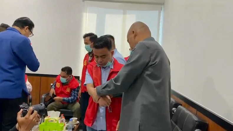 Tersangka Korupsi Dana Hibah Pilkada 2024, Ketua dan 4 Komisioner KPU Kotim Ditahan