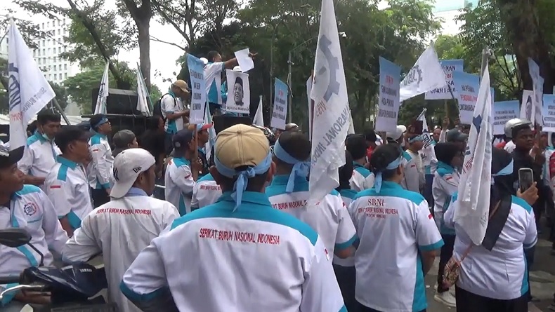 Demo Buruh di DPRD Sumut, Tuntut Perubahan Kebijakan Ketenagakerjaan
