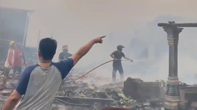 Kebakaran Hebat di Permukiman Padat Kendal, Warga Panik Api Cepat Merambat