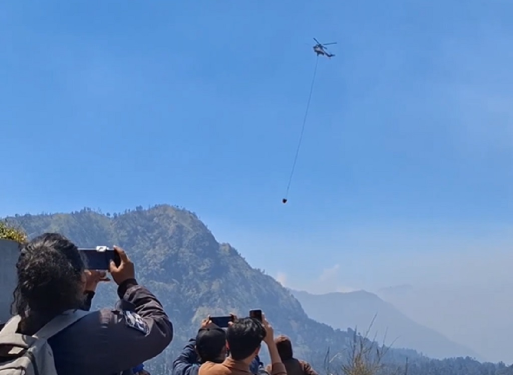 Karhutla Bromo Makin Kritis, 1.500 Petugas Gabungan dan 3 Helikopter Dikerahkan