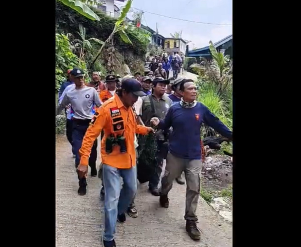Macan Kumbang Gunung Prau Masuk Permukiman Warga di Batang, Dievakuasi ke BDC