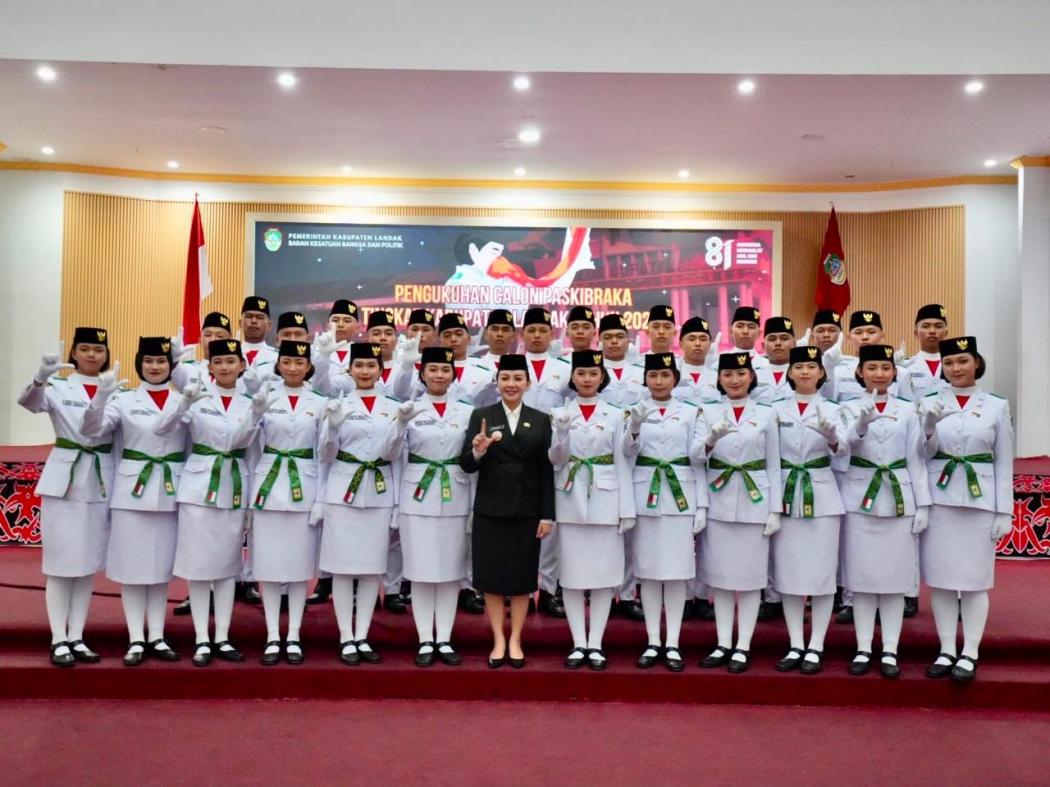 30 Anggota Paskibraka Landak Resmi Dikukuhkan, Ini Pesan Bupati