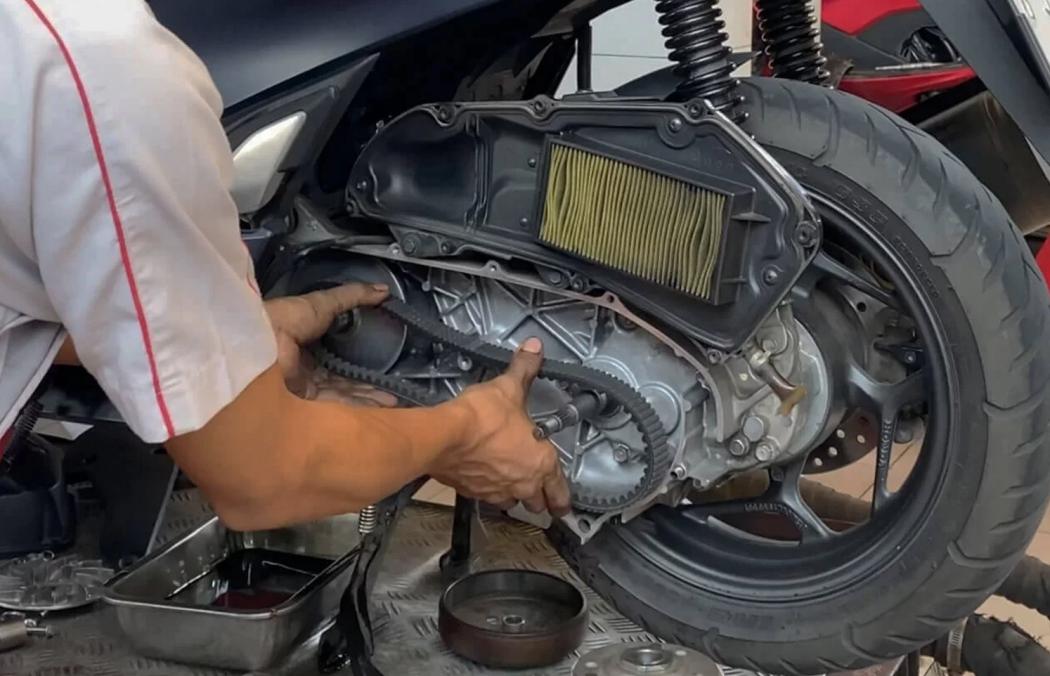 Motor Matik Bunyi Berdecit dan Bergetar? Ini Penyebabnya