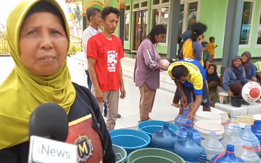 Kekeringan di Majalengka, Warga Desa Kulur Berebut Bantuan Air Bersih
