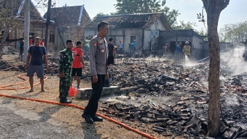 Lupa Matikan Tungku Kompor, 3 Rumah di Grobogan Hangus Dilalap Api