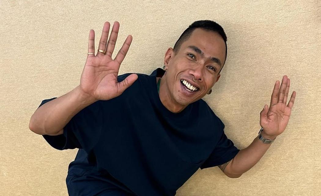 Terungkap Ini Alasan Ari Lesmana Selalu Nyeker saat Manggung