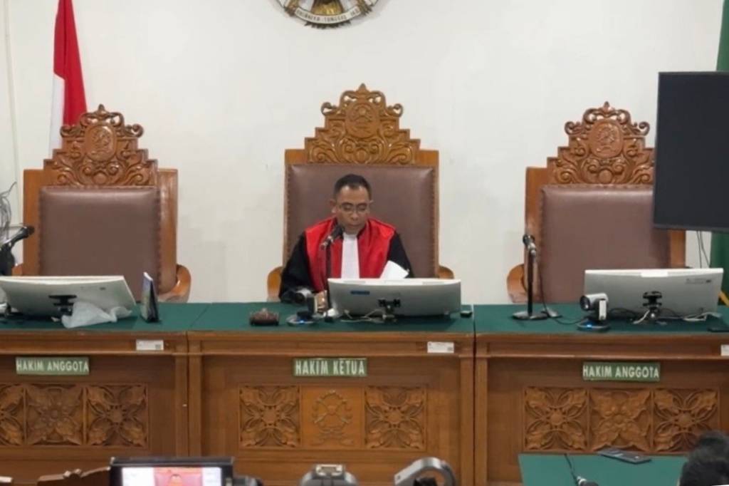 Breaking News: Hakim Tolak Praperadilan Eks Jampidsus Febrie, Status Tersangka Sah