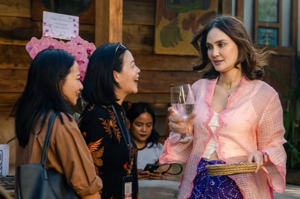 Rayakan Ultah Ke-43, Perut Luna Maya Jadi Perhatian Netizen